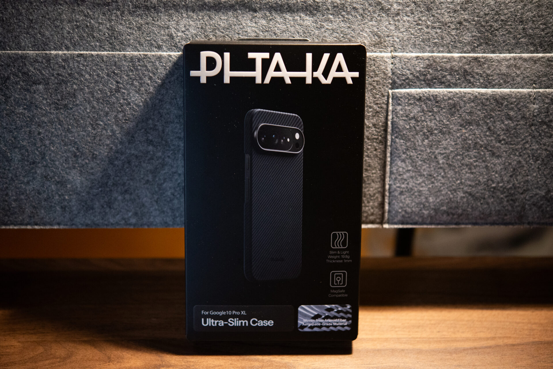 ​薄さ0.9ミリの余白｜PITAKAを纏ったPixel10pro xlが、ケース選びのエンドゲームになった。